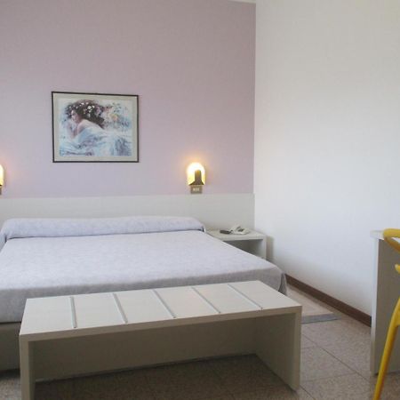 Hotel O'Scugnizzo 2 Беллуно Экстерьер фото