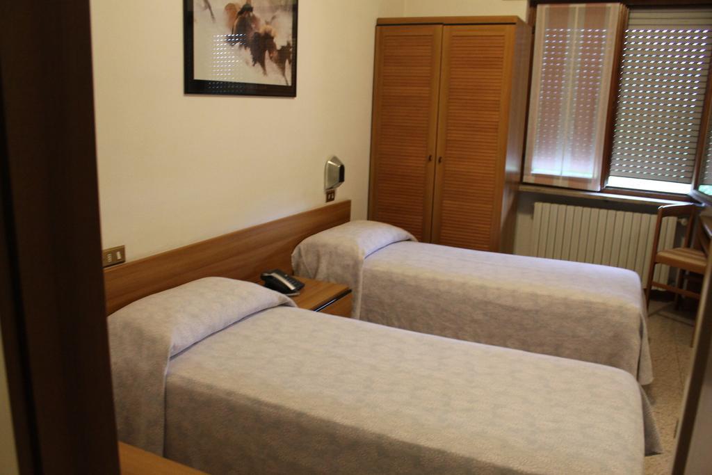 Hotel O'Scugnizzo 2 Беллуно Номер фото