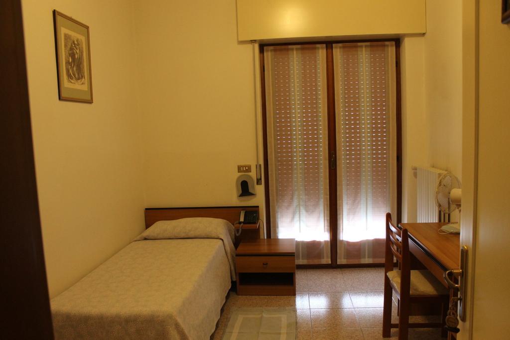 Hotel O'Scugnizzo 2 Беллуно Экстерьер фото