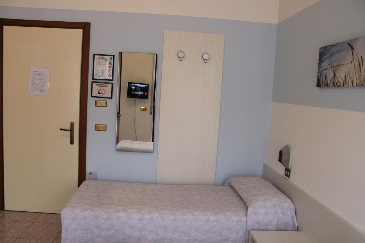 Hotel O'Scugnizzo 2 Беллуно Экстерьер фото