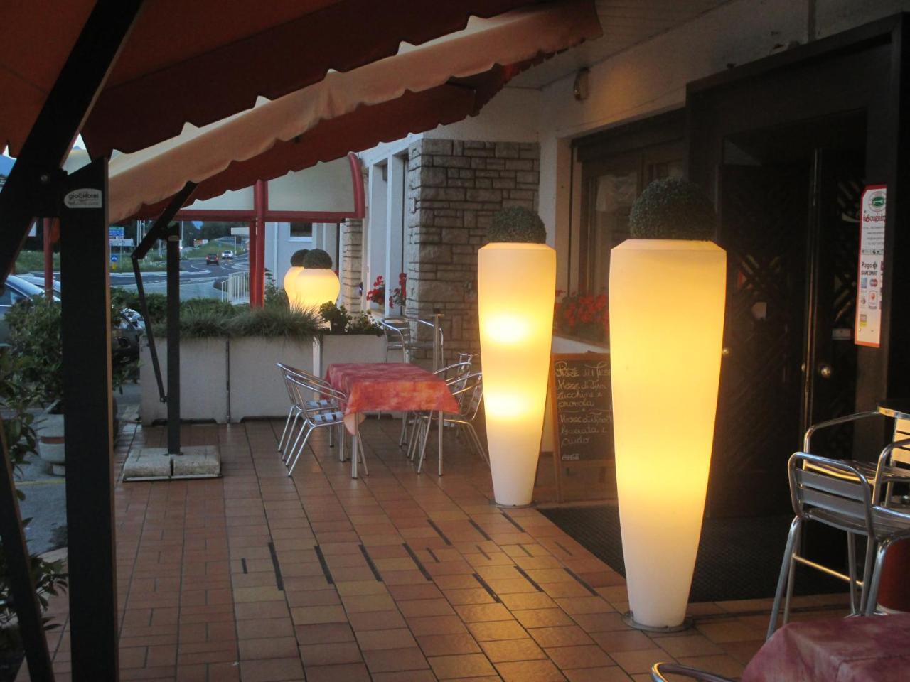 Hotel O'Scugnizzo 2 Беллуно Экстерьер фото