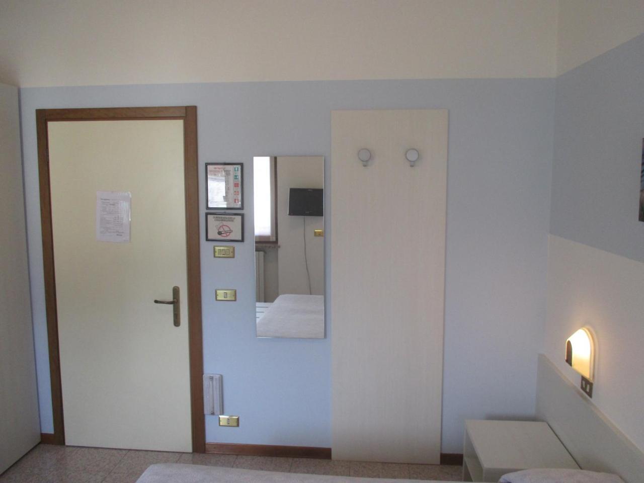 Hotel O'Scugnizzo 2 Беллуно Экстерьер фото